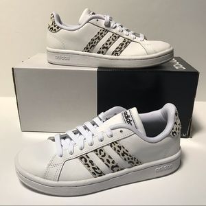 Adidas Leopard Stripes white/black  size 5.5 new in box